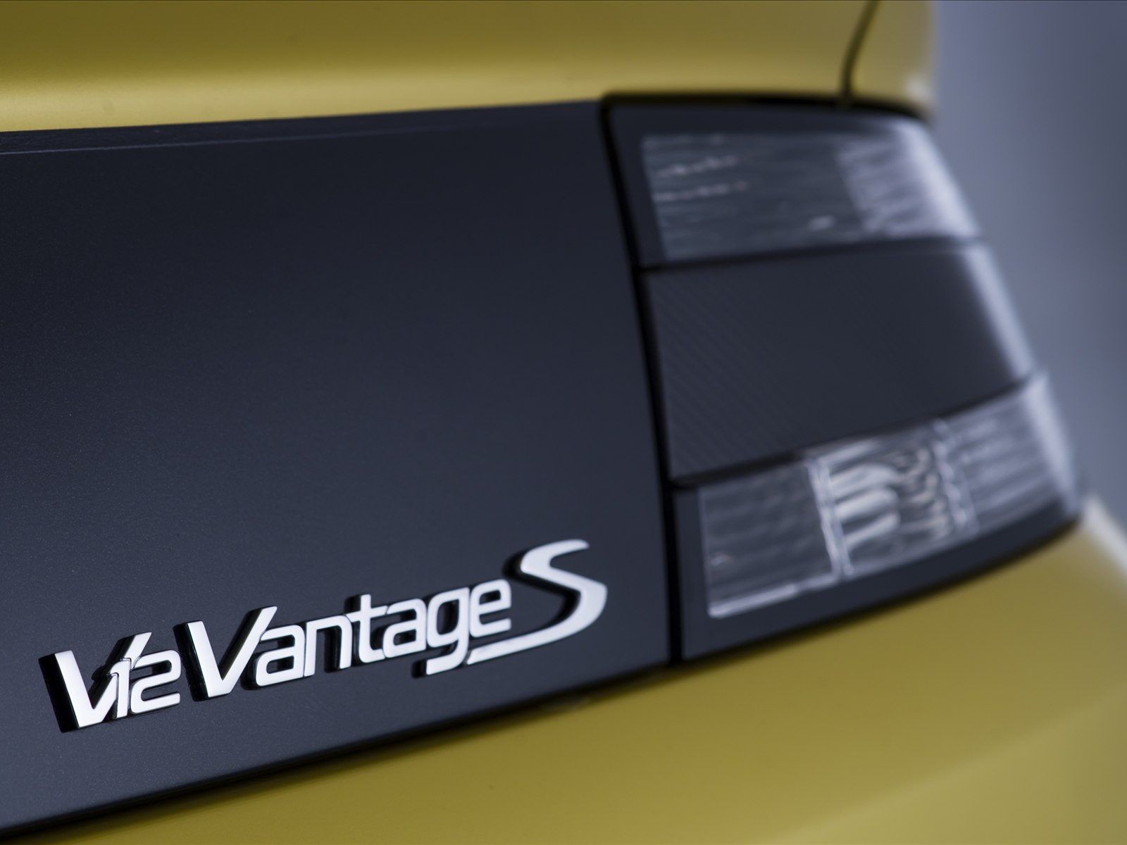 Aston Martin V12 Vantage S 2014